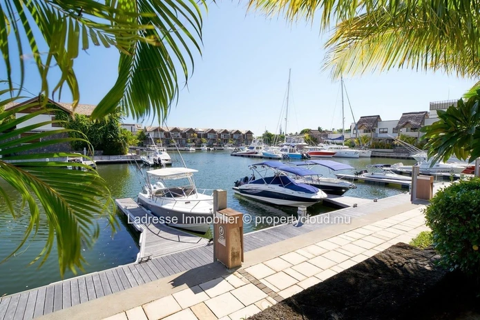 Duplex luxueux à vendre à Rivière Noire