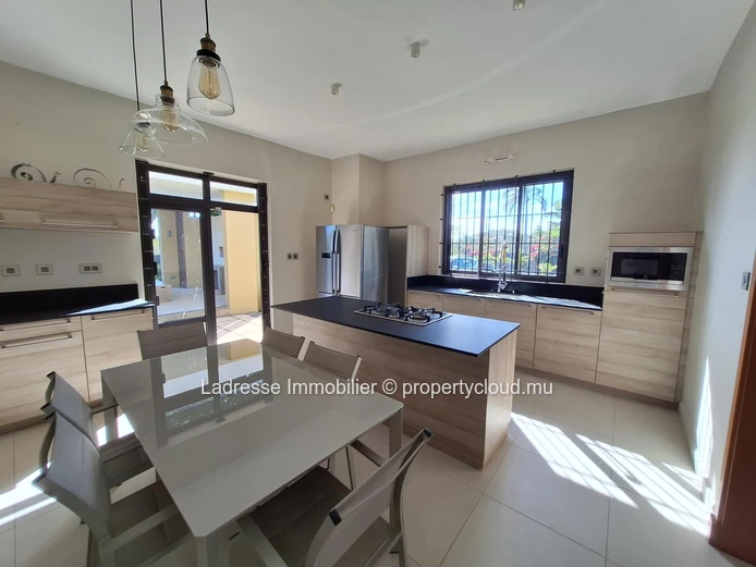 Exceptional 4-bedroom property in a prime location of Foret Daruty. 
