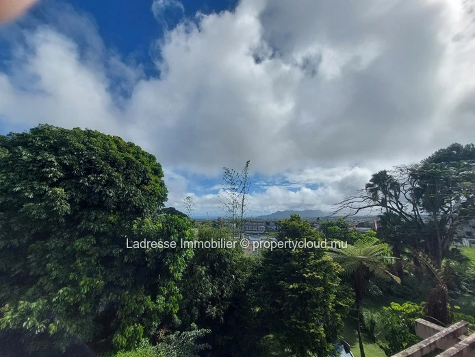 Duplex for rent in Floreal